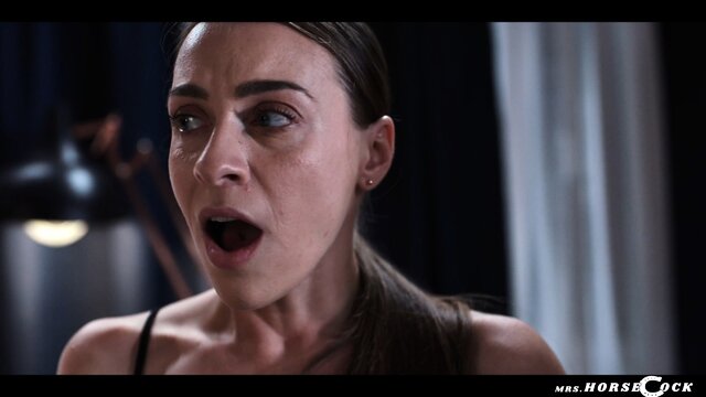 Две лесби подбили подругу к анальному тройничку